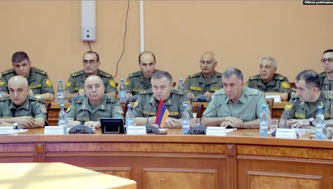 Les liens entre les armées russe et arménienne se resserrent après une réunion de leurs chefs à Erevan