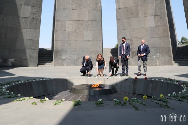 La député européenne Nathalie Loiseau à Erévan devant le mémorial du génocide : le monde entier doit reconnaître le génocide arménien, comme la France l’a fait
