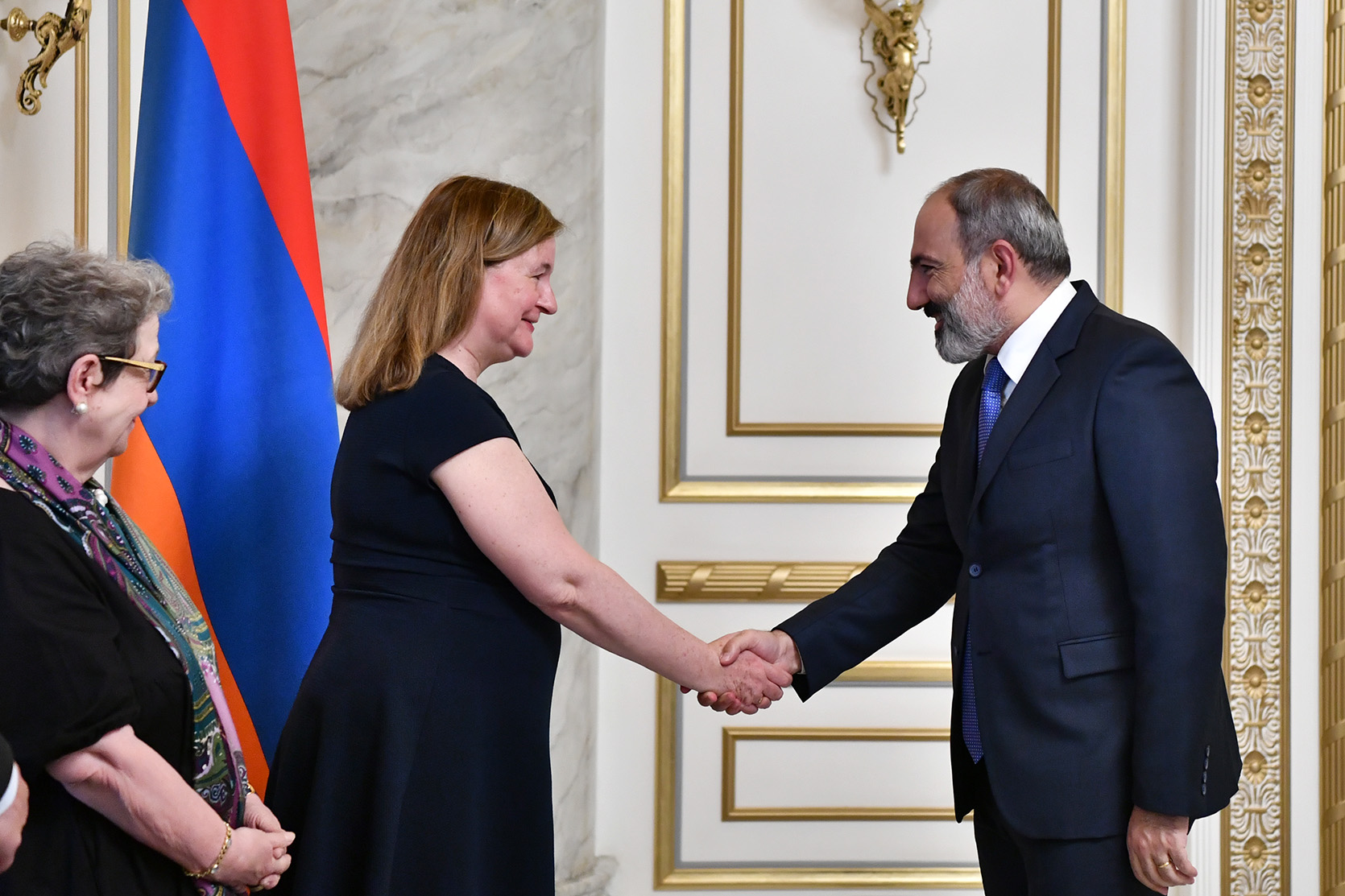 Je continuerai à être une amie de l&rsquo;Arménie et des Arméniens au Parlement européen : Natalie Loiseau à Nikol Pashinyan