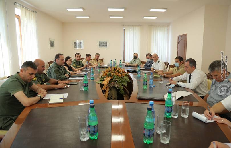 Levon Aïvazyan a reçu les conseillers militaires des ambassades étrangères d’Arménie