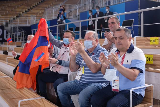 Le Président Armen Sarkissian a suivi les prestations du gymnaste Artur Davtyan aux Jeux Olympiques de Tokyo