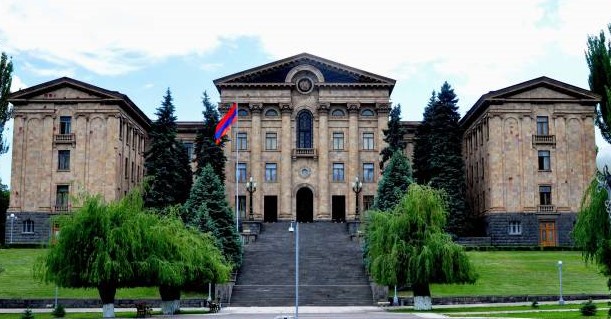 Le nouveau Parlement arménien tient sa session inaugurale    Enregistrer