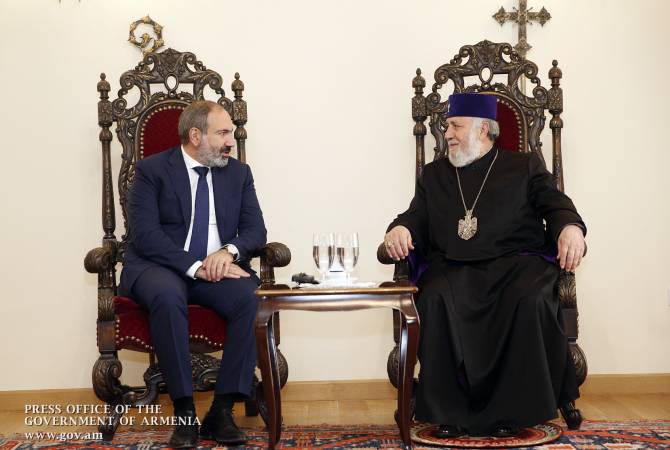 Le Catholicos Karékine II d’Etchmiadzine a félicité Nikol Pachinian pour sa nomination au poste de Premier ministre d’Arménie