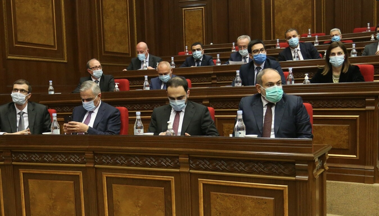 Pachinian nomme ses ministres de la Justice et des Finances