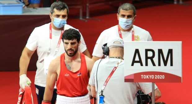 Hovhannès Bachkov (Arménie) remporte la médaille de bronze en boxe (63 kg) aux 32e Jeux Olympiques de Tokyo, la 4e médaille de l’Arménie