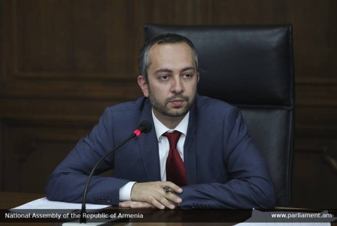 A la présidence de la Commission des relations étrangères de l’Assemblée nationale