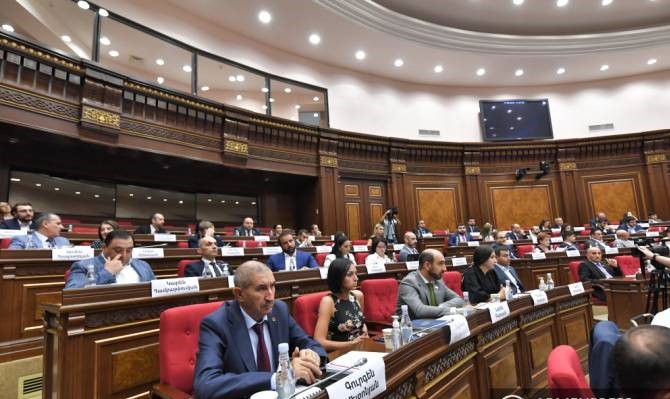 Le Parlement arménien tiendra une discussion à huis clos sur la situation frontalière