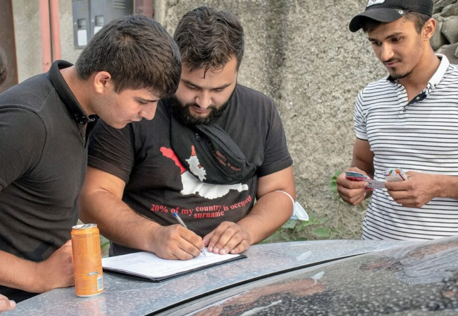 Petition pour dé-russifier leur nom de famille