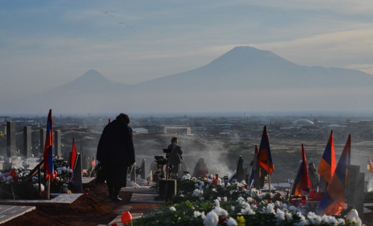 Le plan d’aménagement final des tombes à Yerablour, des soldats Arméniens disparus lors de la guerre de 44 jours en Artsakh est réalisé