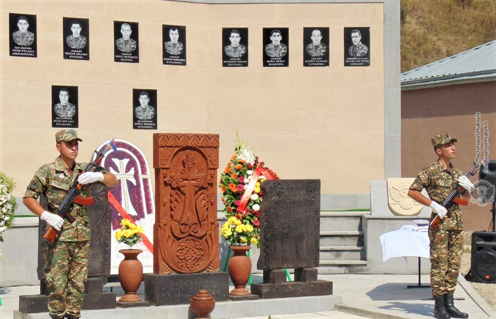 Mémorial aux morts de la guerre des 44 jours