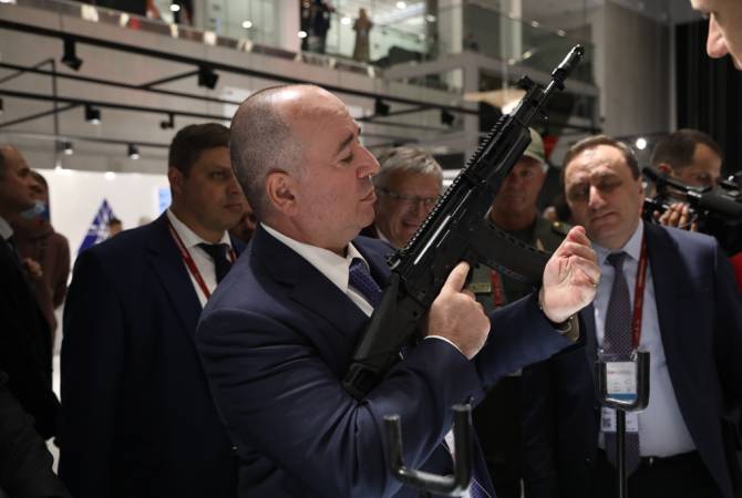 Le ministre arménien de la Défense à Moscou : nous devons avoir un armement de qualité et une armée moderne