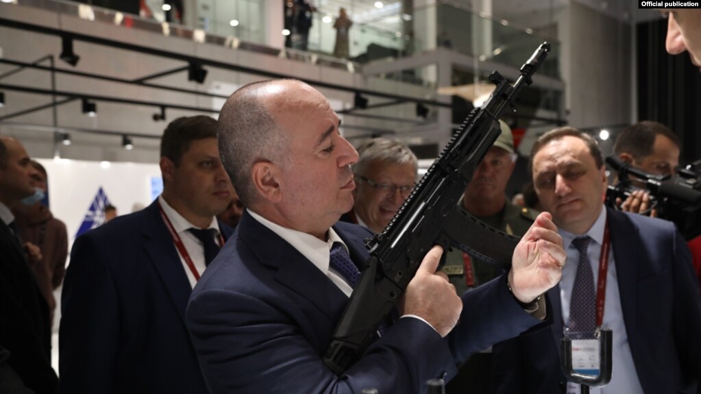 « En tant que nation, nous devrions être en mesure de produire nos propres armes »