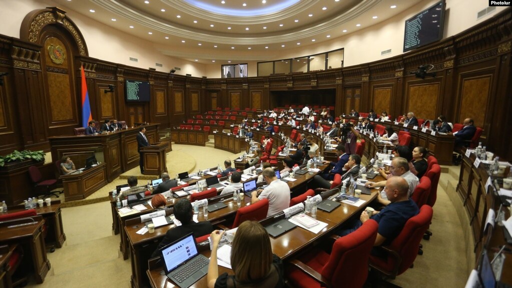 Le Parlement arménien vote le plan quinquennal de Pachinian