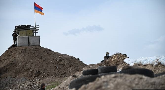 Les Azéris ont tiré la nuit dernière en direction des positions arméniennes près de Sotk en Arménie, des échanges de tris intensifs suivirent, plusieurs Azéris blessés