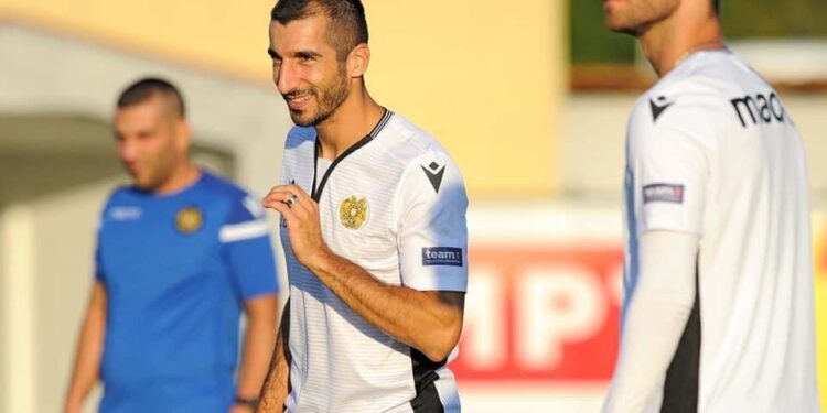 Henrikh Mkhitaryan a rejoint l’équipe nationale d’Arménie qui affrontera jeudi la Macédoine du Nord et dimanche l’Allemagne