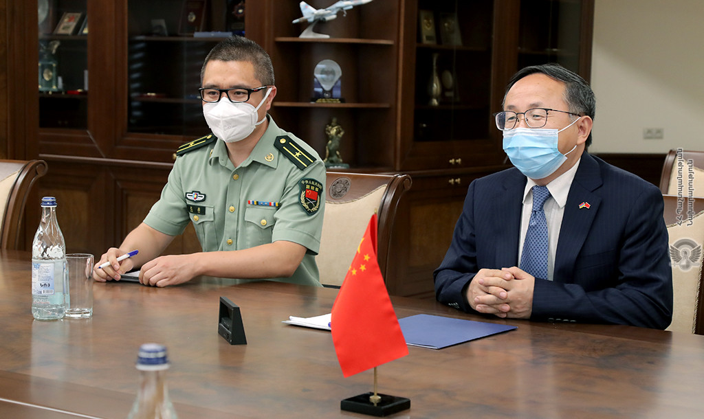 Rencontre entre le ministre de la Défense et l&rsquo;ambassadeur de Chine