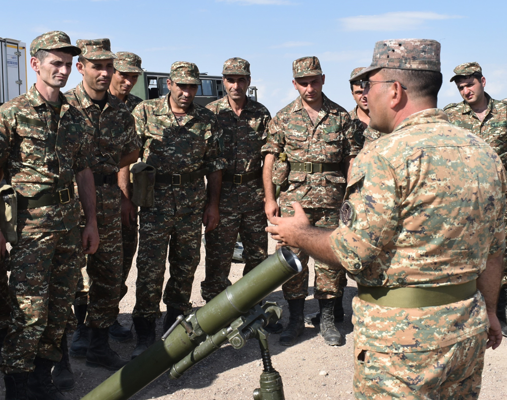 Les réservistes de l’Armée arménienne continuent leur enseignement