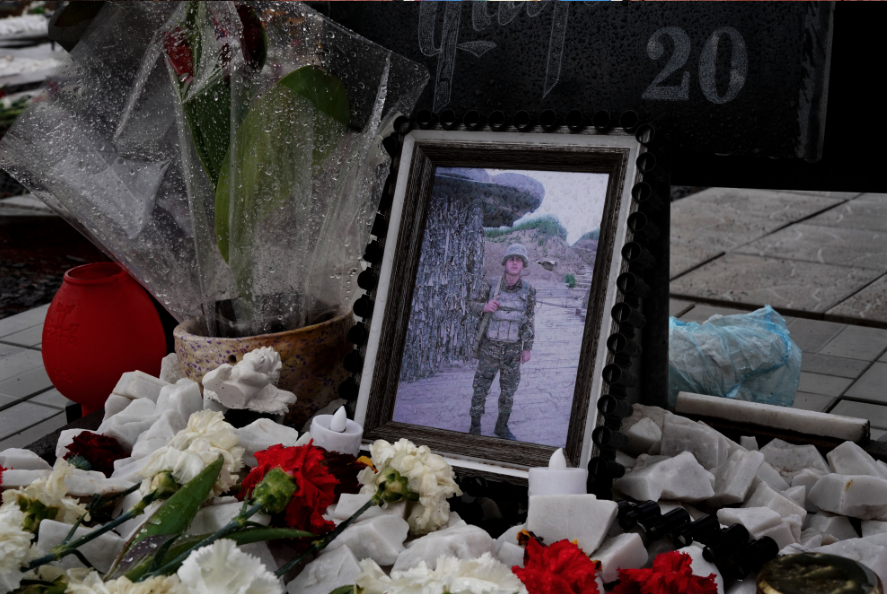 La fête de l’indépendance « haute en couleurs » annoncée par Pachinian indigne les familles des soldats tués dans la guerre du Karabagh