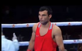 En championnat du monde militaire de boxe l’Arménien Armen Machakaryan s’impose sur un Azéri qui refuse de lui serrer la main à la fin du combat…