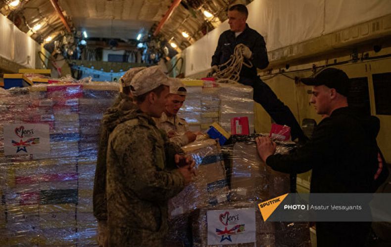 L’avion transportant une importante aide humanitaire de la Russie à l’Artsakh est arrivé en Arménie