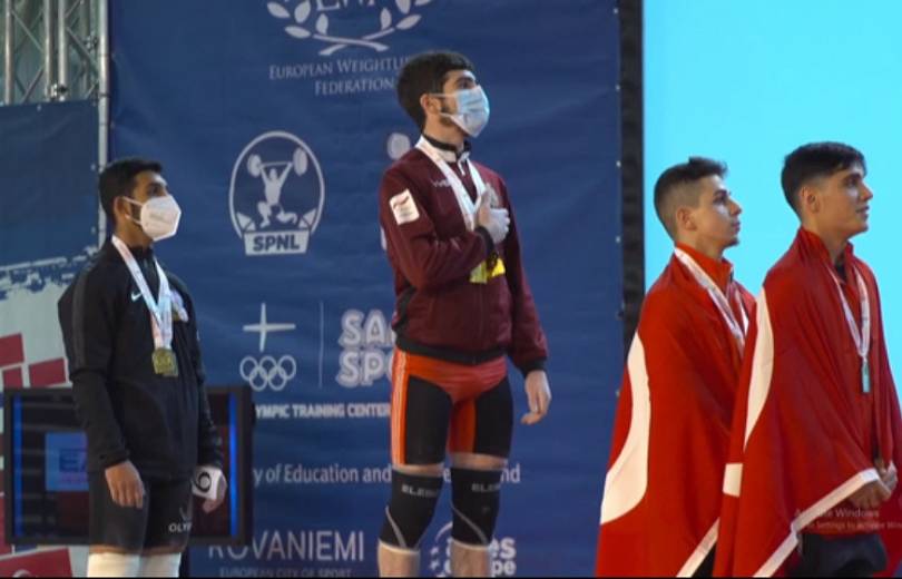 L’Arménien Garnik Tcholakyan (19 ans) champion d’Europe d’haltérophilie des -19 ans devance deux Turcs