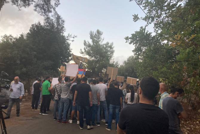 Les jeunes Arméniens du Liban ont manifesté devant l’ambassade d’Azerbaïdjan à Beyrouth