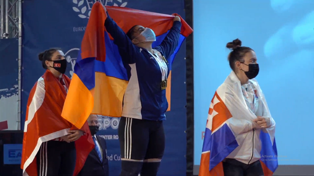 Liana Gyurjyan (19 ans) championne d’Europe d’haltérophilie des U20 pour l’Arménie qui gagne sa 5e médaille d’or en Finlande