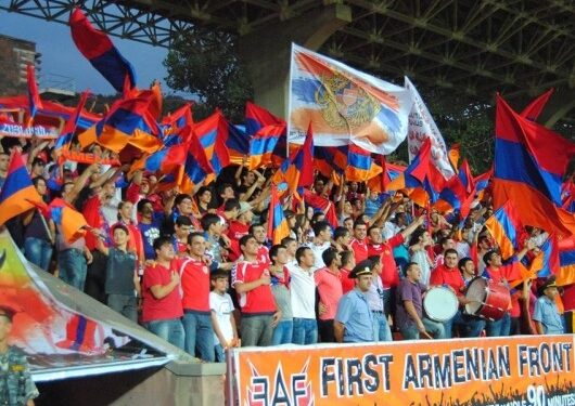 Les fans de de la sélection nationale arménienne se mobilisent pour être présents au match Roumanie-Arménie le 11 octobre à Bucarest