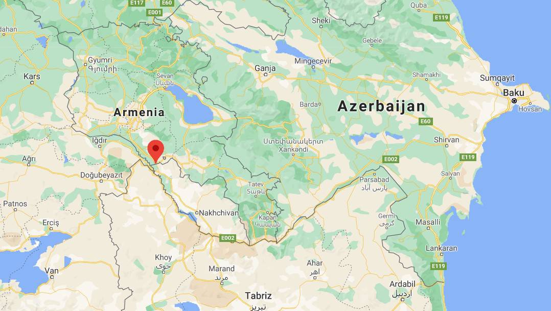 Un véhicule militaire arménien assurant l’approvisionnement au front fut la cible de tirs azéris hier soir près de Yeraskh à la frontière entre l’Arménie et le Nakhitchevan