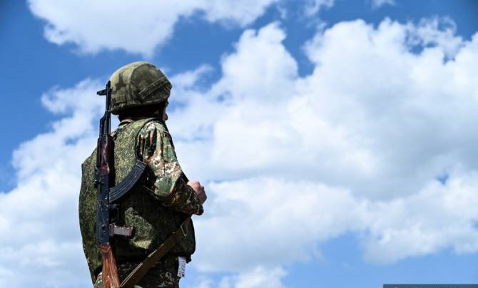 Un soldat Arménien blessé par un tir azéri près de Yeraskh à la frontière entre l’Arménie et le Nakhitchevan