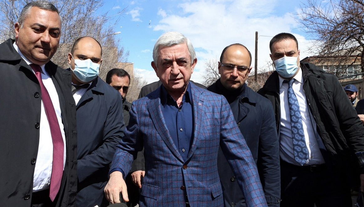 Les voyages privés à l&rsquo;étranger de Serge Sarkissian examinés