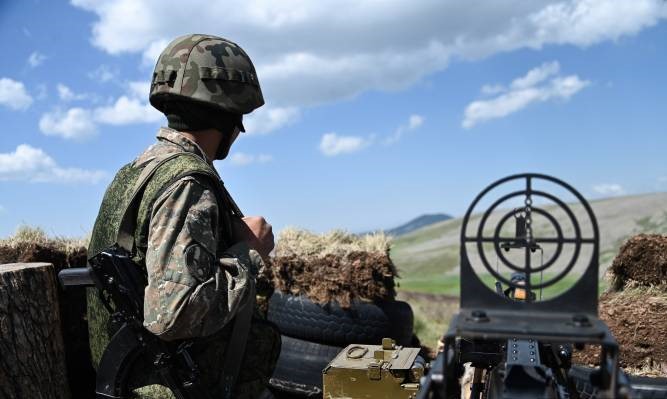 Aujourd’hui les forces azéries de la frontière arméno-azéri du Nakhitchevan ont ouvert le feu en direction des positions arméniennes près du village de Yeraskh en Arménie