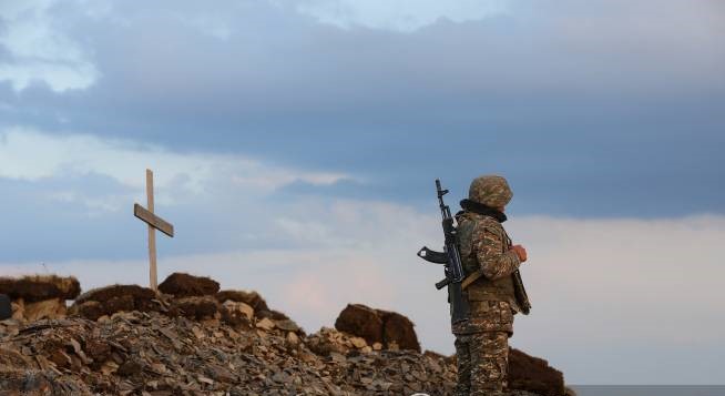 L’Armée de Défense de l’Artsakh dément les rumeurs de positions de défense arméniennes encerclées par les troupes azéries