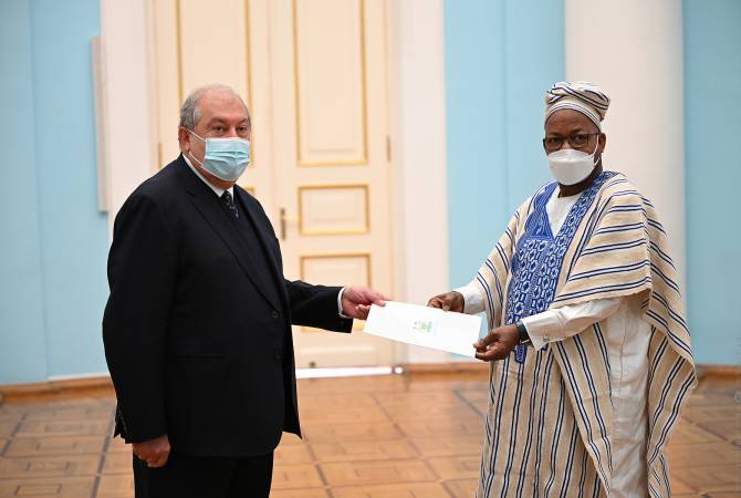 Le premier Ambassadeur de Sierra Leone en Arménie présente ses lettres de créance au Président Sarkissian