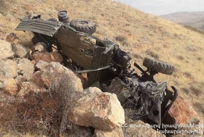Près de Tikranashen dans la région d’Ararat sur la route Erévan-Meghri, un camion militaire russe fait une chute de 150 mètres dans un ravin, un soldat est tué dans l’accident