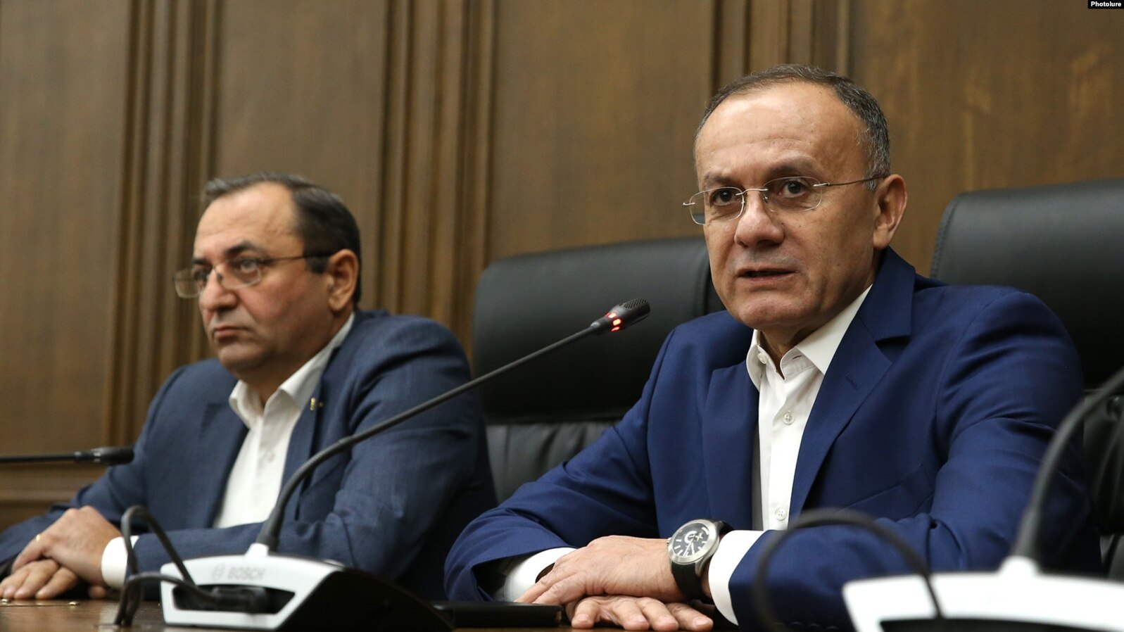 L&rsquo;opposition exige une enquête sur le retrait « illégal » des troupes