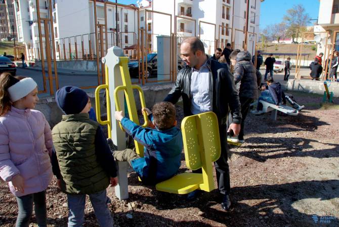 Un terrain de sport ouvert à Stepanakert à l&rsquo;initiative d&rsquo;Arsen Julfalakyan et David Safaryan