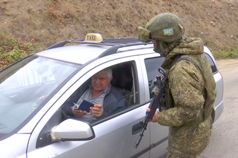 Les forces russes de paix ont sécurisé en un mois en Artsakh le passage de 1 000 véhicules et plus de 6 800 personnes