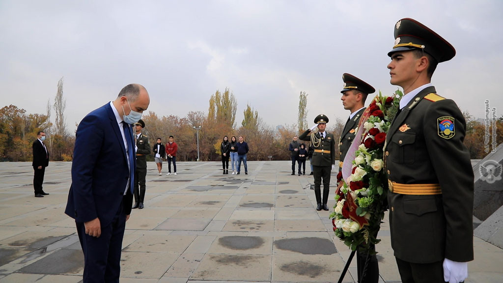 Le ministre géorgien de la défense en visite en Arménie