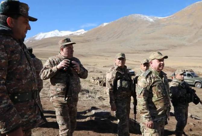 Le ministre arménien de la Défense s’est rendu en Artsakh et au lac Noir (Sev Lidj) dans la région de Syunik en Arménie