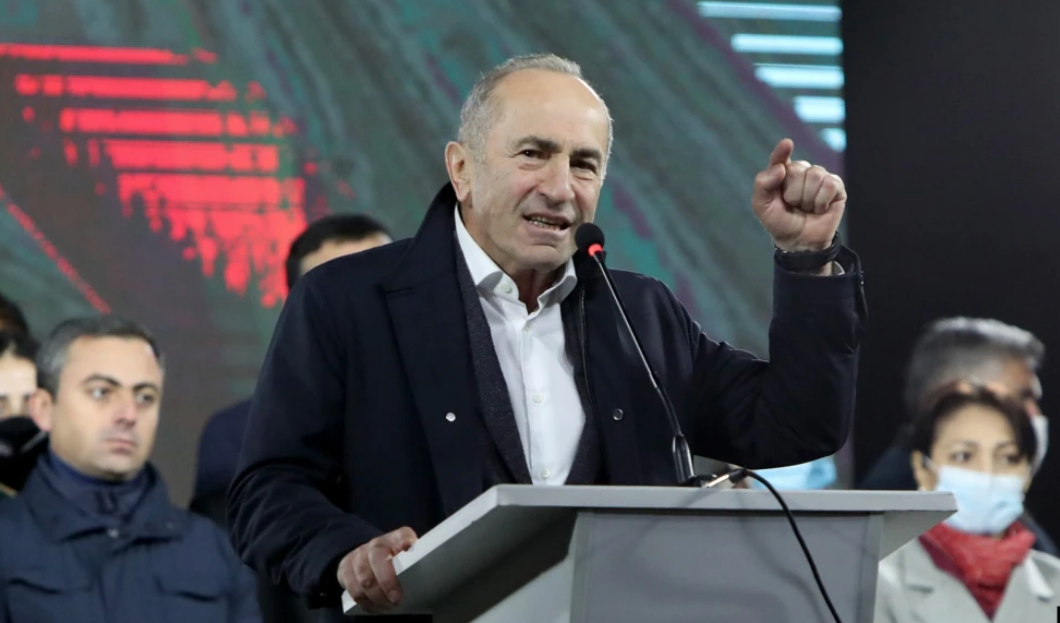 L’ex-président Kotcharian mobilise ses partisans à Erevan, qu’il appelle à une « résistance nationale »