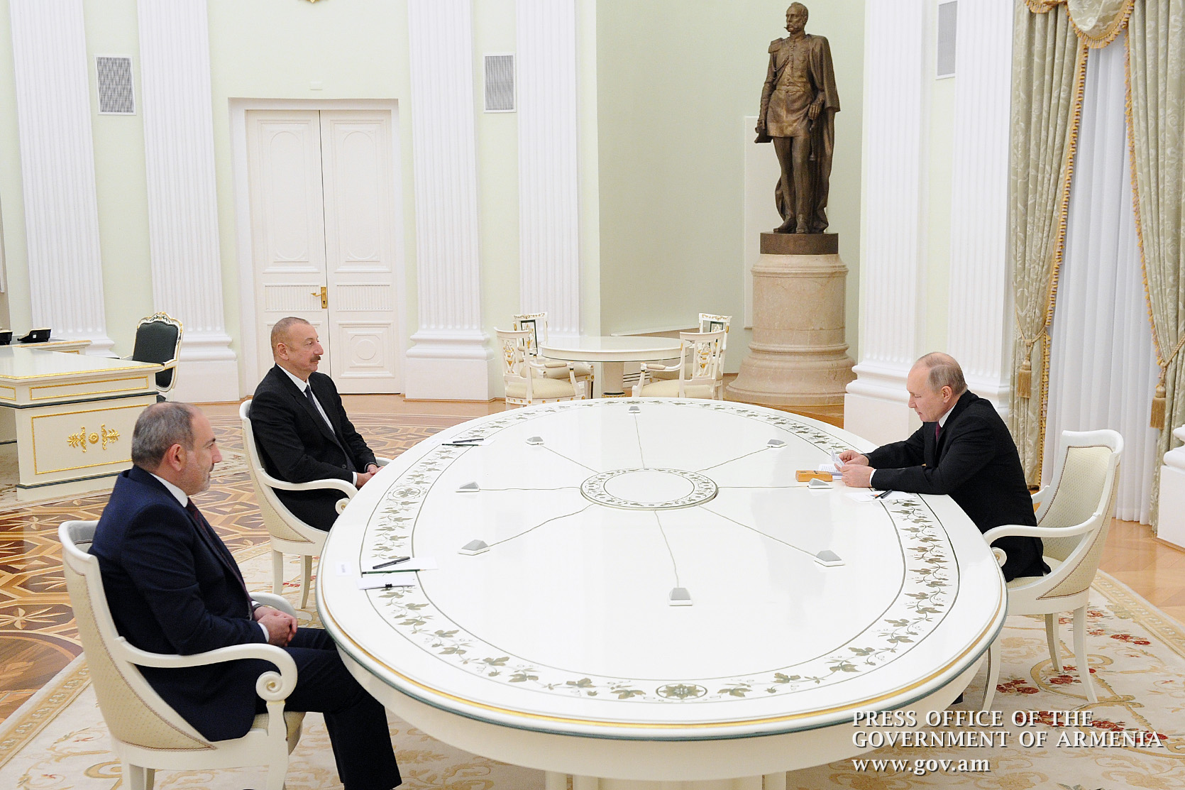 Le Kremlin serait prêt à accueillir un nouveau sommet arméno-azéri