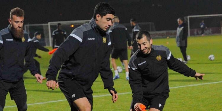 Henrikh Mkhitaryan, Sargis Adamyan et Adré Calesir ont rejoint l’équipe d’Arménie à l’entrainement à Erévan