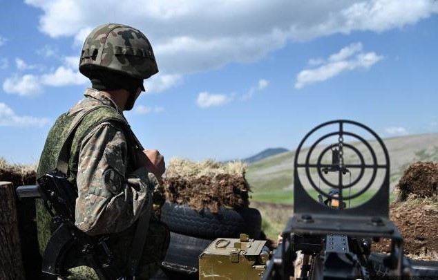 Ce soir le feu a cessé dans la zone frontalière à l’est de l&rsquo;Arménie affirme le de la Défense et fait état d’un soldat Arménien tué et 12 prisonniers des Azéris