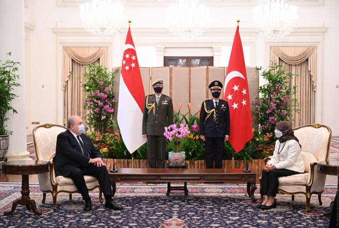 Le Président arménien présente la situation d&rsquo;après-guerre à son homologue singapourien
