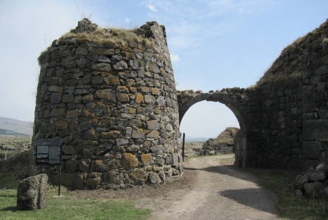 Des khatchkars et éléments archéologiques transférés au fort de Lori (Lori berd)