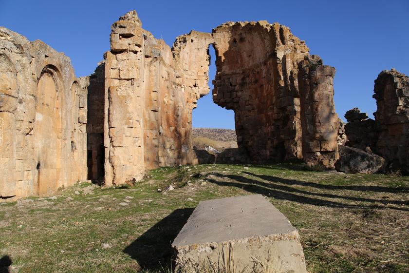 La plus grande église arménienne de Dersim (Tunceli) est transformée en ruine