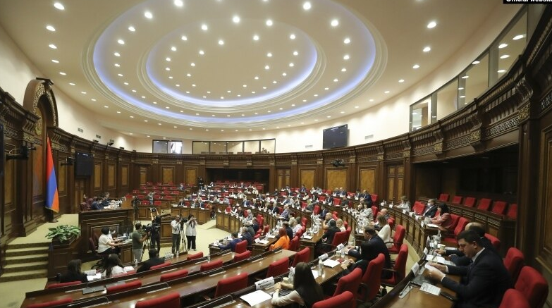 L&rsquo;opposition critique l&rsquo;interview de Pachinian