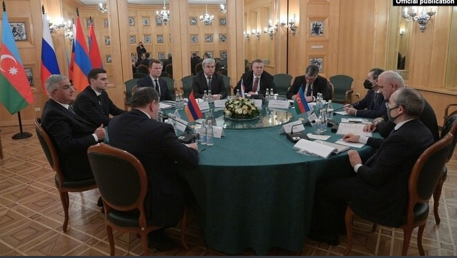 Russes, Arméniens et Azéris poursuivent leurs discussions sur les liaisons de transport