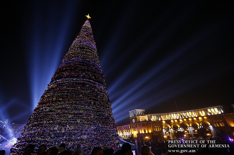 L’arbre de Noël géant sera bien placé cette année place de la République à Erévan vient de décider le conseil municipal de la capitale arménienne